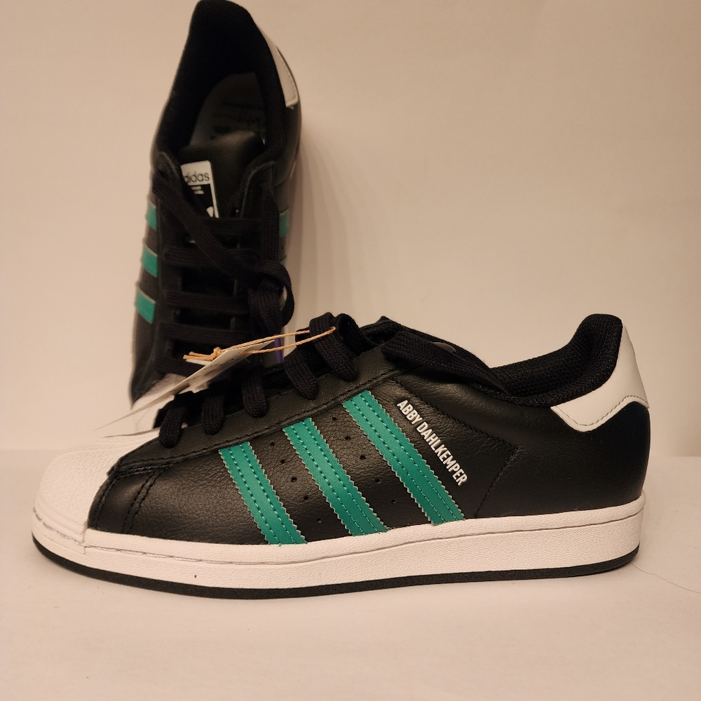 ADIDAS Superstars X Abby Dahlkemper Wmns Superstar Black/Green Size 7 - Picture 5 of 11